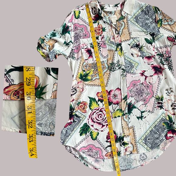 Chicos Size 2 Silky Soft Floral Tiles Tunic Chest Pockets Hi Lo Blouse Top - Picture 6 of 10